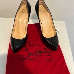 Womens Christian Louboutin leather shoes. Black with red bottom. Worn twice